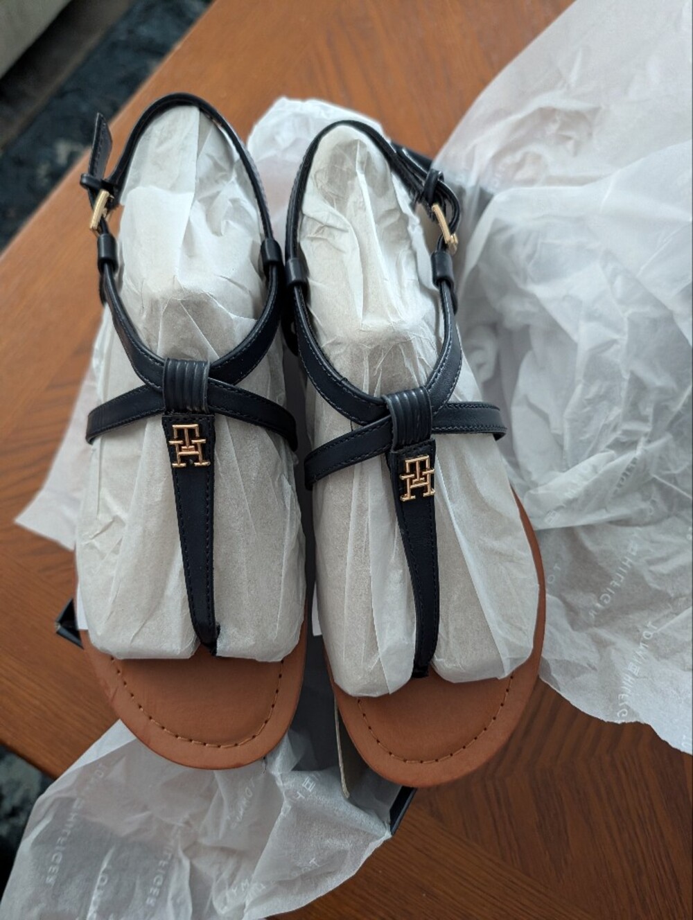 MAKE AN OFFER! Tommy Hilfiger Lohian Navy Blue Thong TStrap Flat Sandal NEW